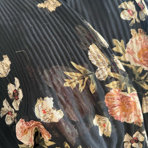 🌸4/$50🌸 off the shoulder floral dress DEX - Picture 8 of 8